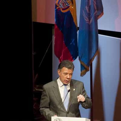 Santos restituiría a Petro si un juez lo ordena 1 1222 17B1 JU copy